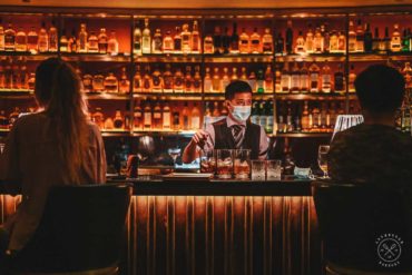 Best Cocktail Bars in Singapore: Manhattan Bar, A New York Personified Cocktail Experience